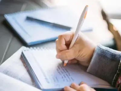 How to Write a Winning Admission Essay for UAE Universities in 2025
